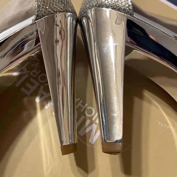 Used - Picture 2 of 4